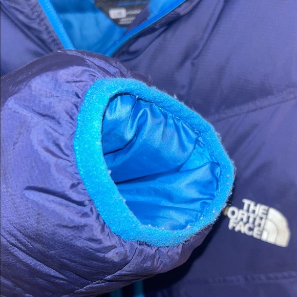 The North Face Women’s Navy and Turquoise Puffer Jacket - Picture 6 of 13